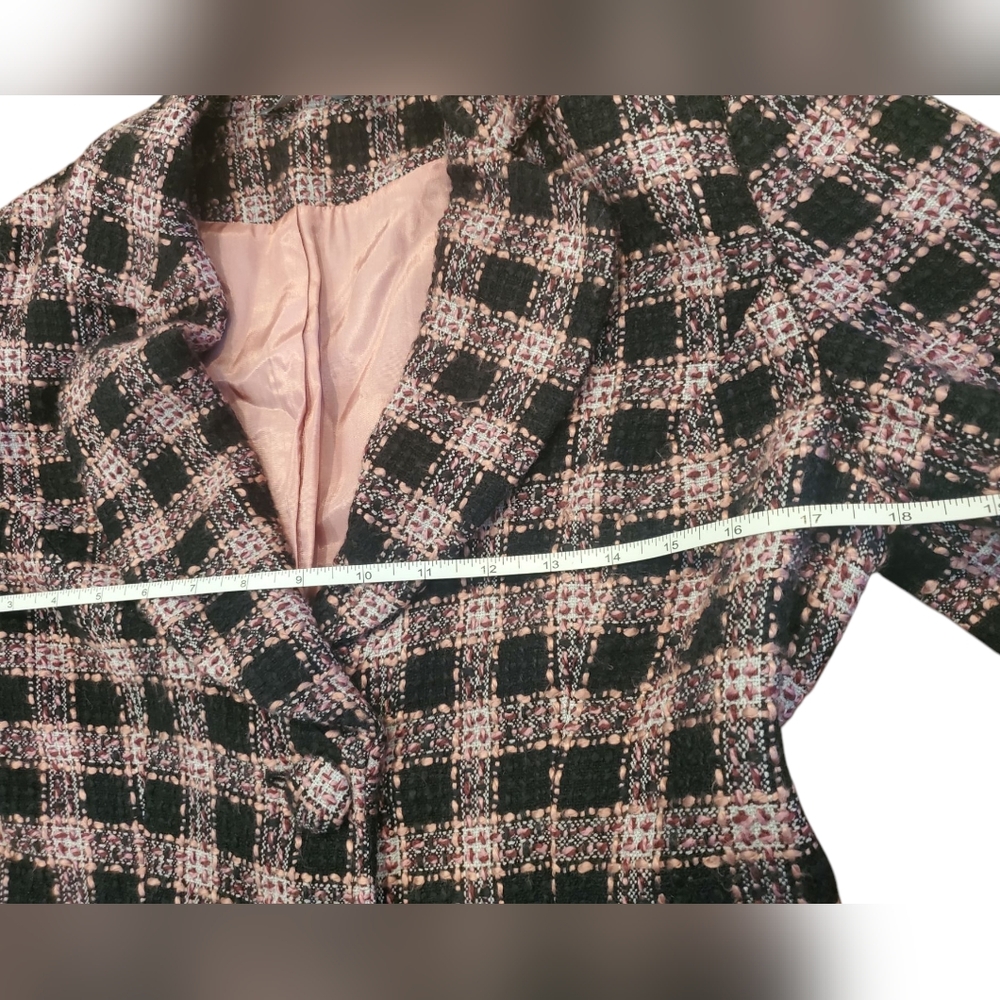 Black and Pink Tweed Pastel Blazer with Tailored Silhouette Size 4 - Picture 5 of 9